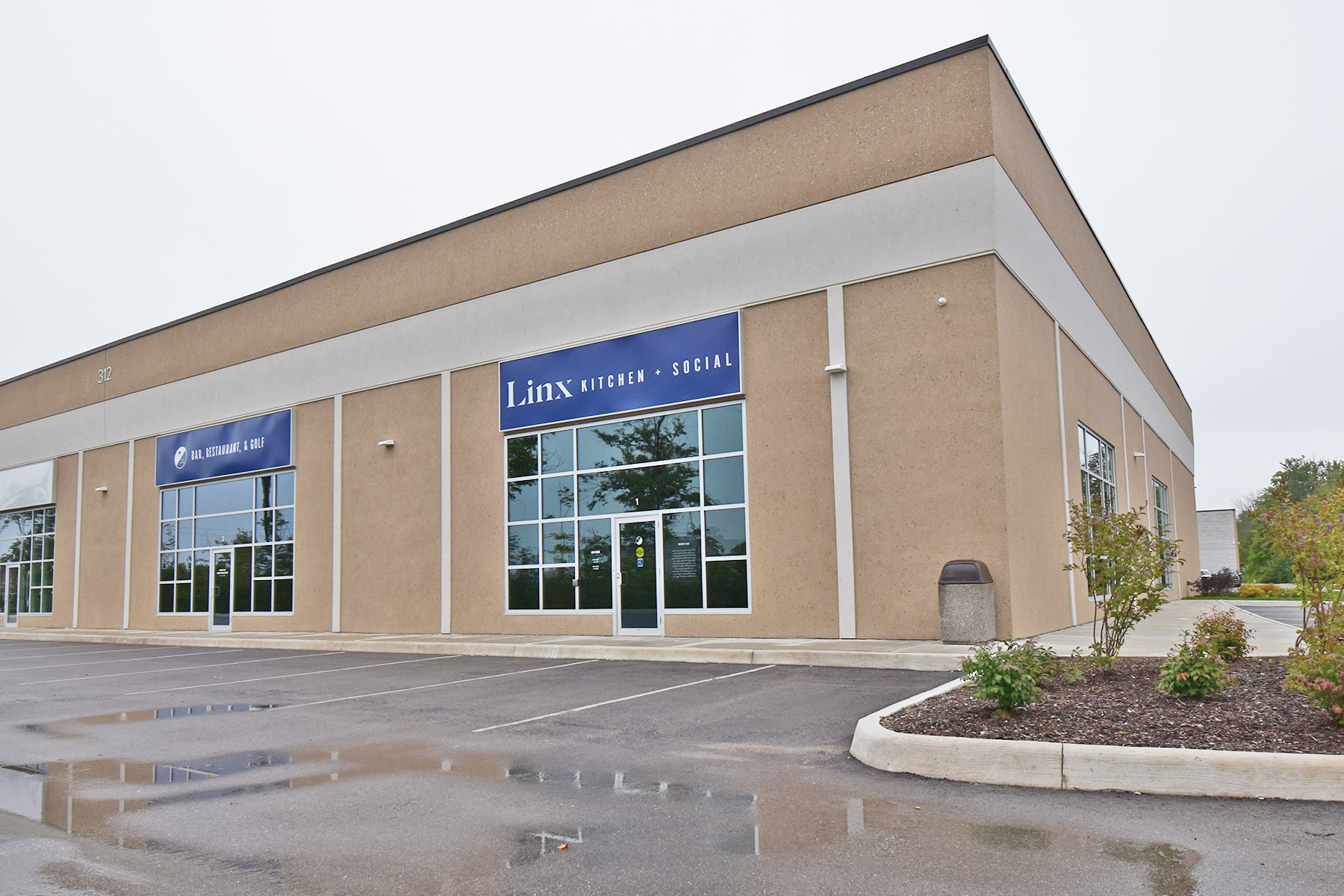 Linx Kitchen + Social | Barrie, ON 312 King Street | GTA General Contractors Linx Kitchen + Social Interior - Barrie General Contractors