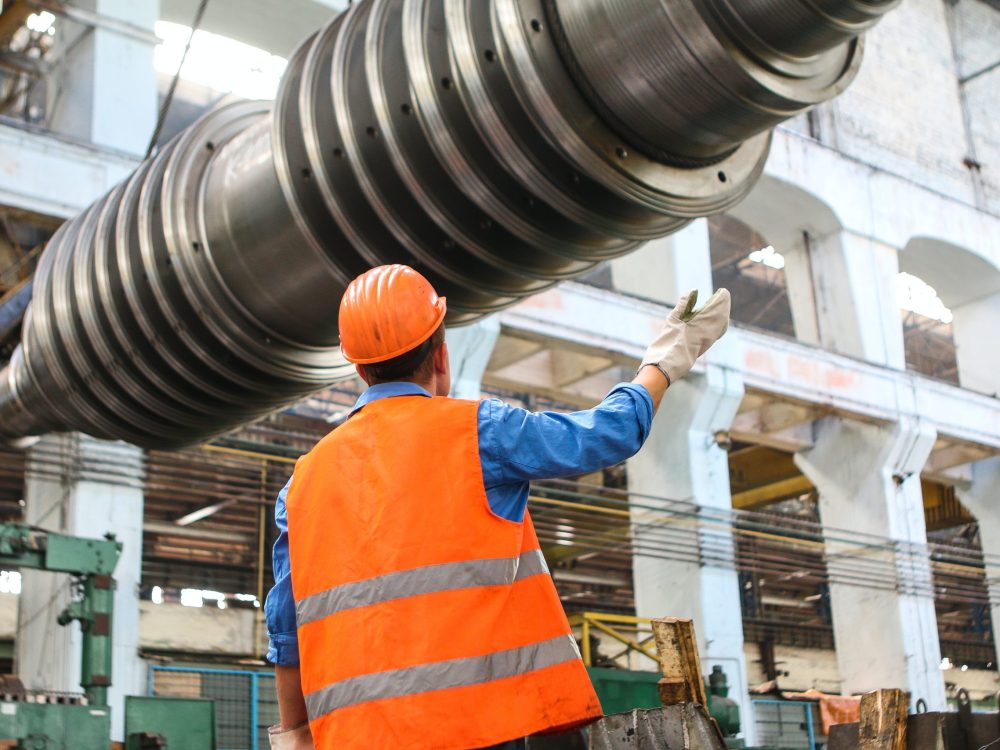 What are construction consultants and how should they be utilized on construction projects?